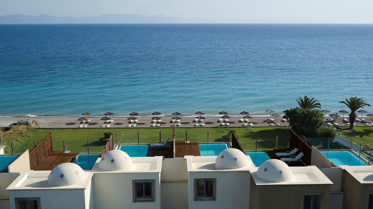 rooms-beachfront-grand-suite-with-private-rooftop-pool