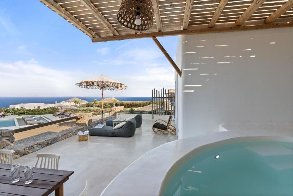 rooms-superior-suite-with-jetted-tub--sea-view