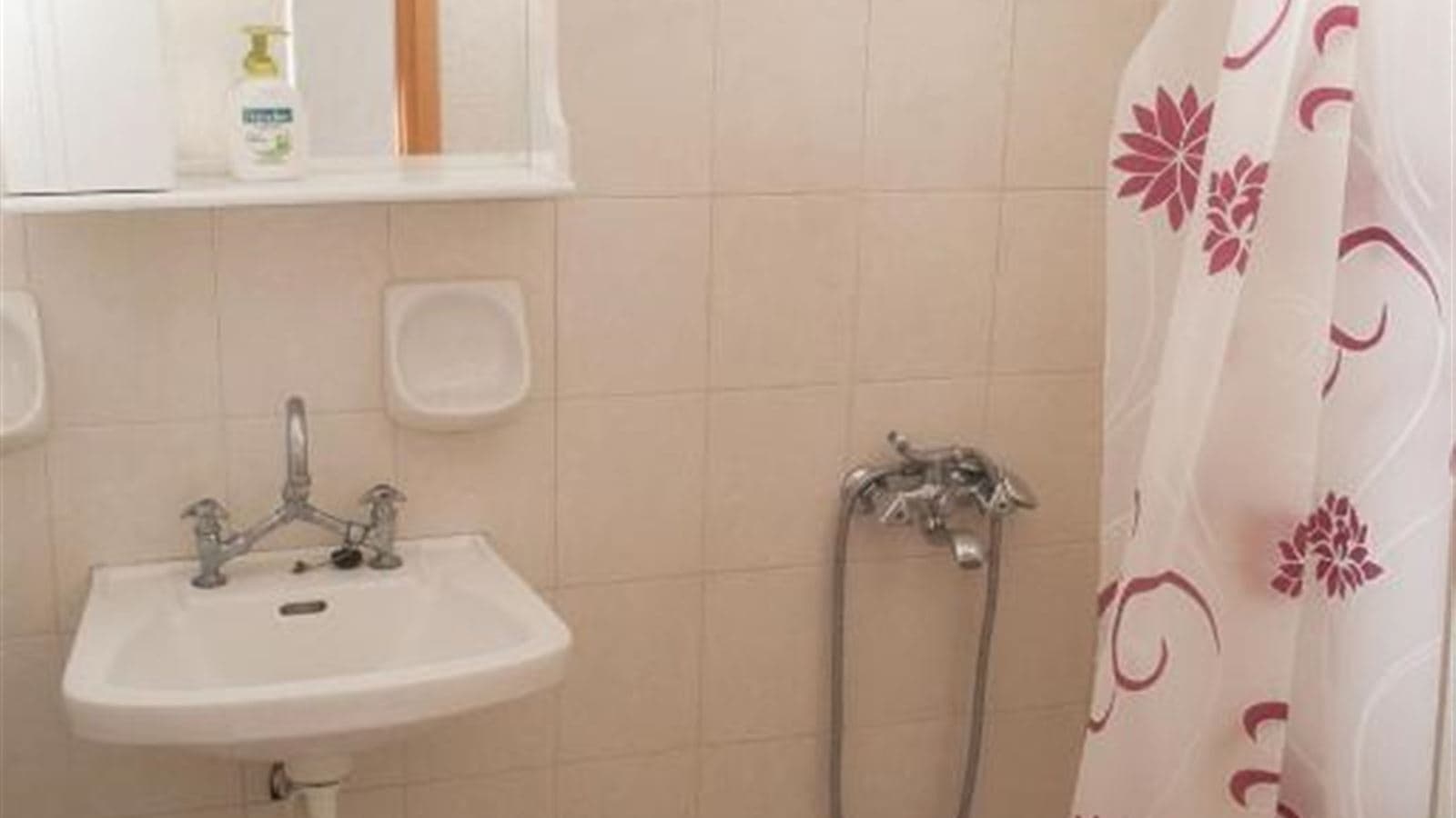 rooms-apartment-4-pax