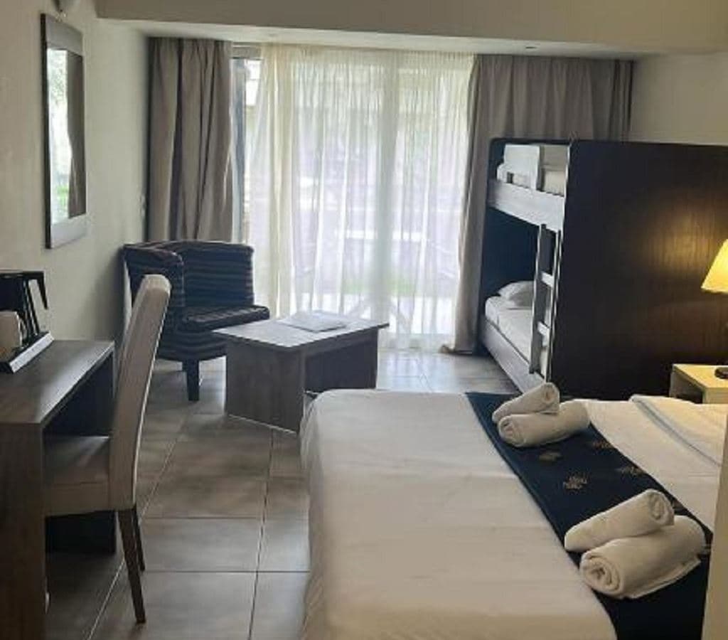 rooms-superior-family-room