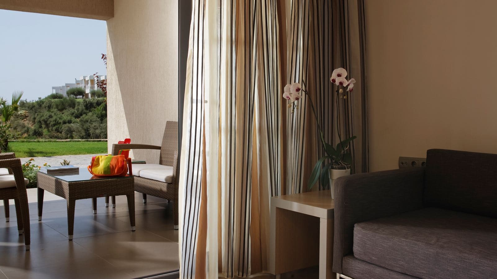 rooms-superior-family-suite-inland-view