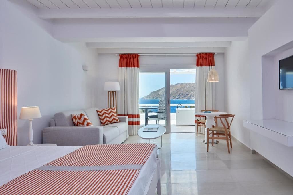 rooms-honeymoon-suite-sea-view-with-outdoor-jacuzzi