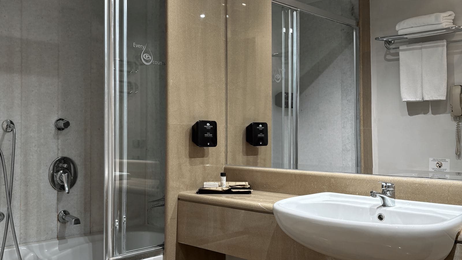 rooms-superior-room