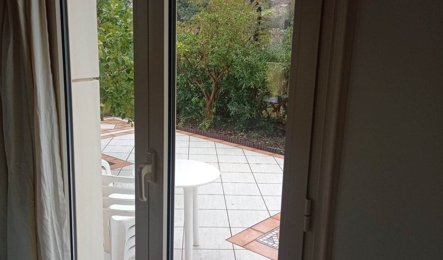rooms-deluxw-family-room