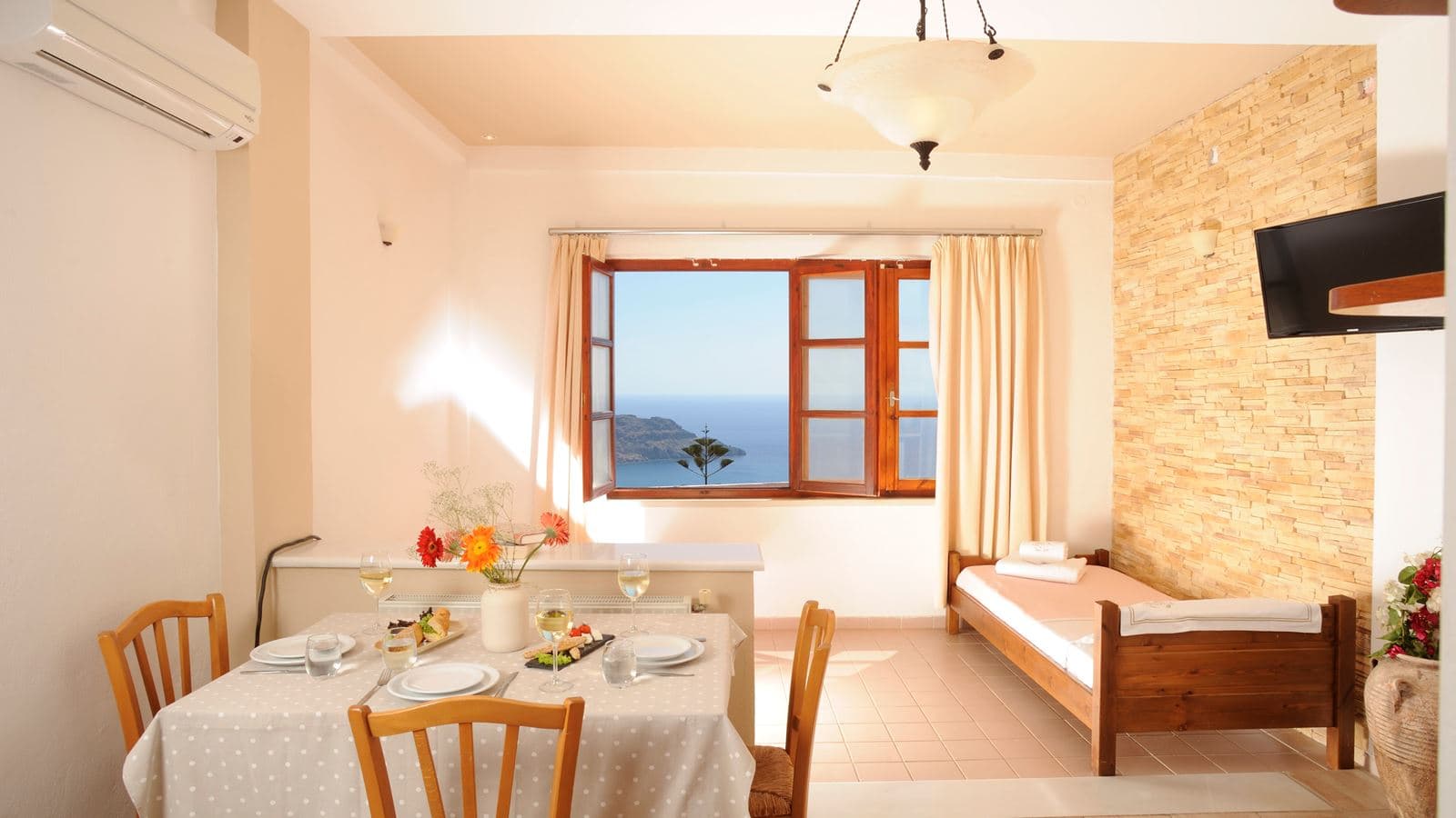 rooms-1-bedroom-superior-suite-sea-view