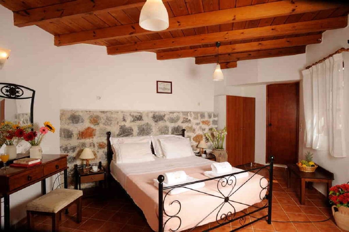 rooms-double-room-balcony-or-terrace-economy