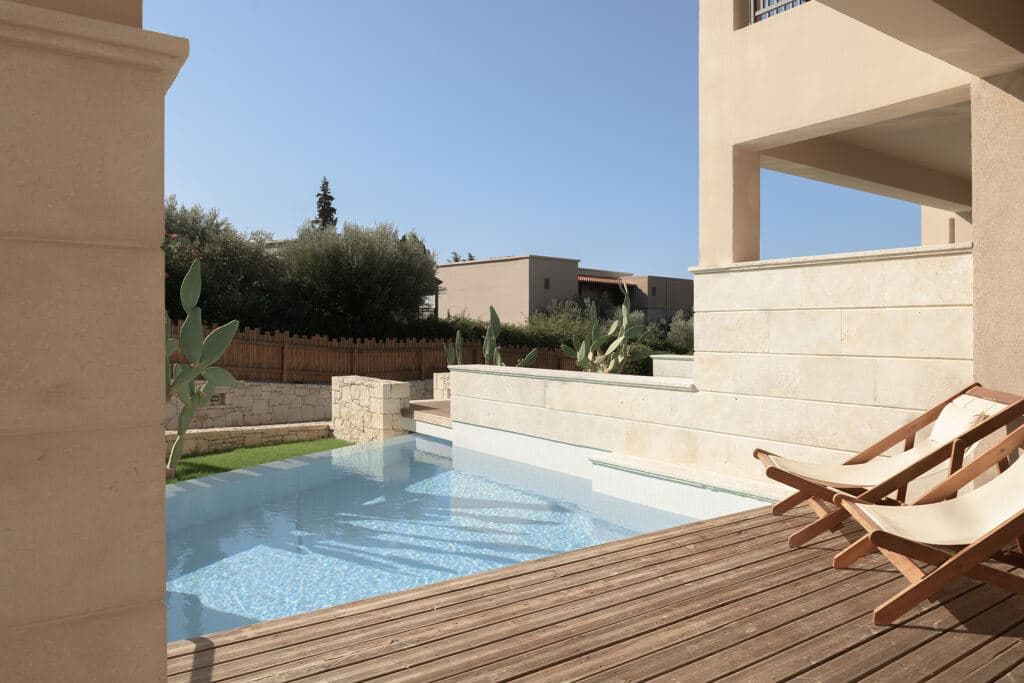 rooms-suite-junior-private-pool-with-mountain-view