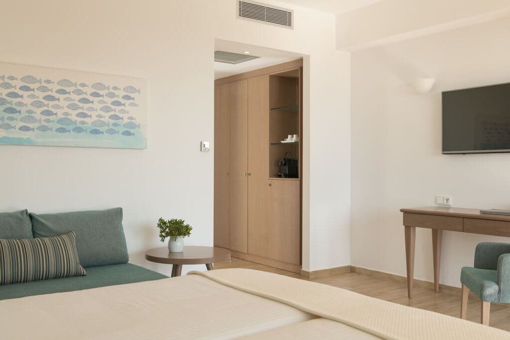 rooms-suite-junior-private-pool-with-mountain-view