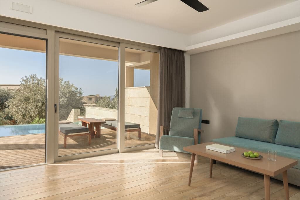 rooms-suite-junior-private-pool-with-mountain-view