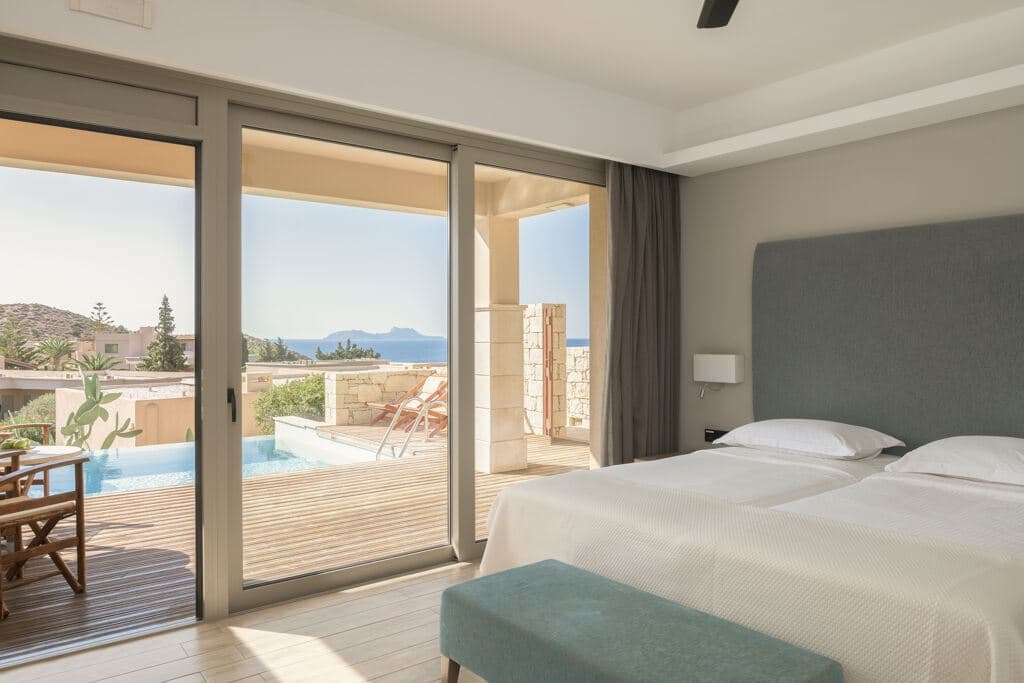 rooms-suite-junior-private-pool-with-sea-view