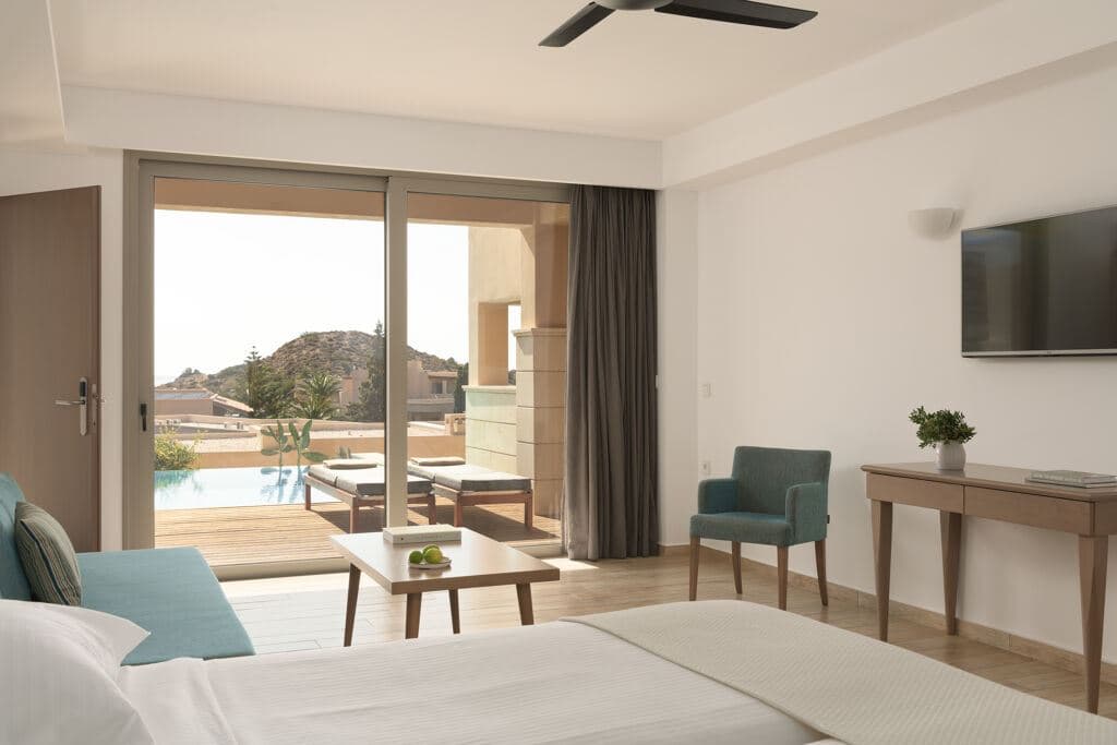 rooms-suite-junior-private-pool-with-sea-view