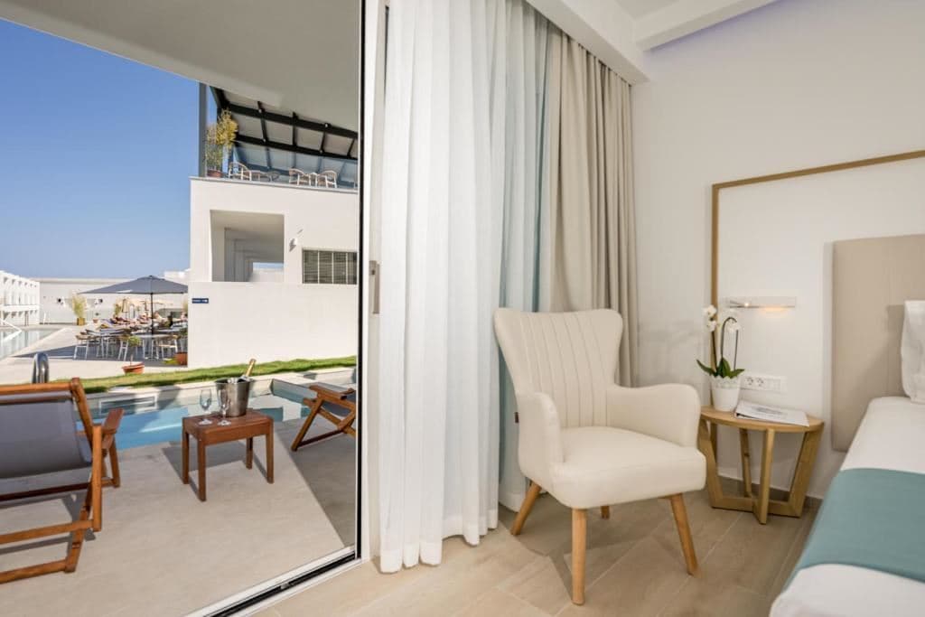 rooms-deluxe-twindouble-room-with-sharing-pool-and-sundeck