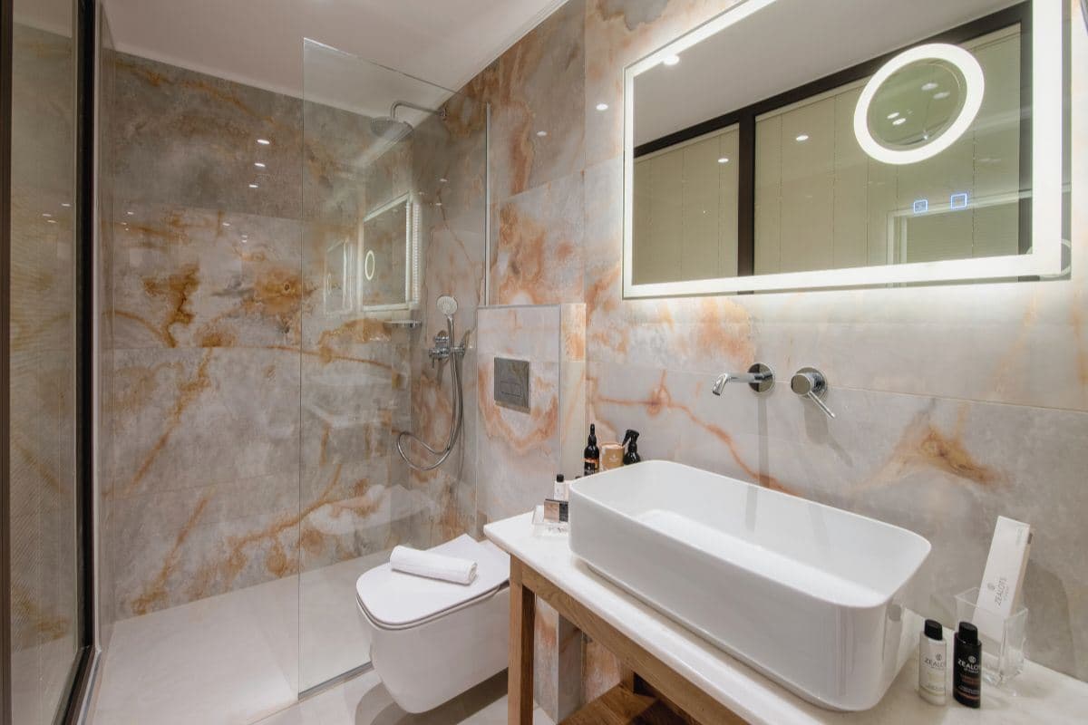 rooms-suite-superior-with-balcony-or-window