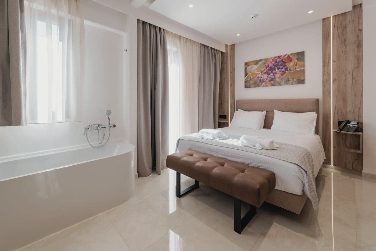 rooms-junior-suite-with-balcony-or-window