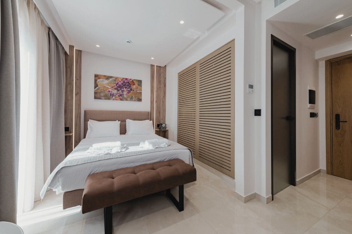 rooms-junior-suite-with-balcony-or-window