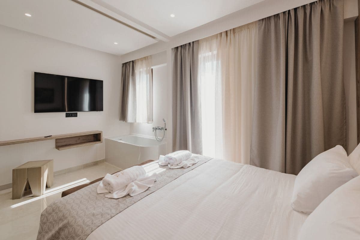 rooms-junior-suite-with-balcony-or-window
