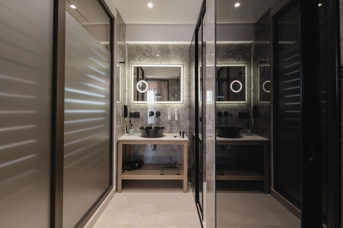 rooms-executive-suite-with-balcony-or-window