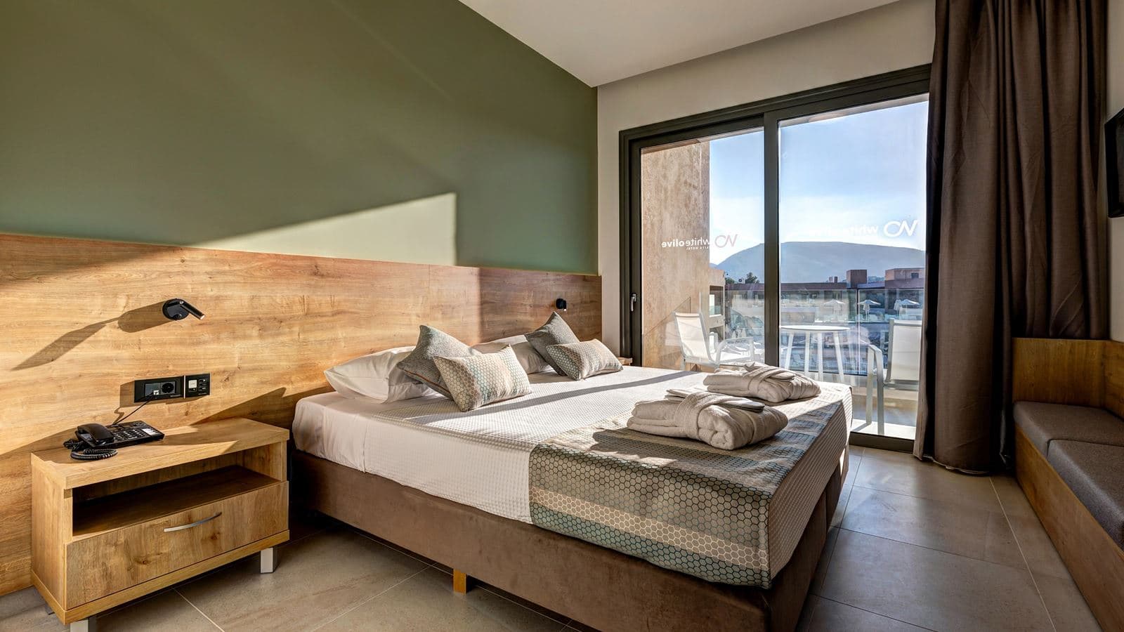 rooms-room-triple-standard-pool-view