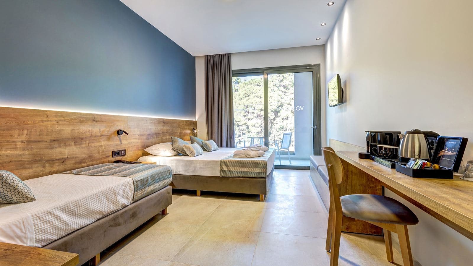 rooms-room-triple-standard-pool-view