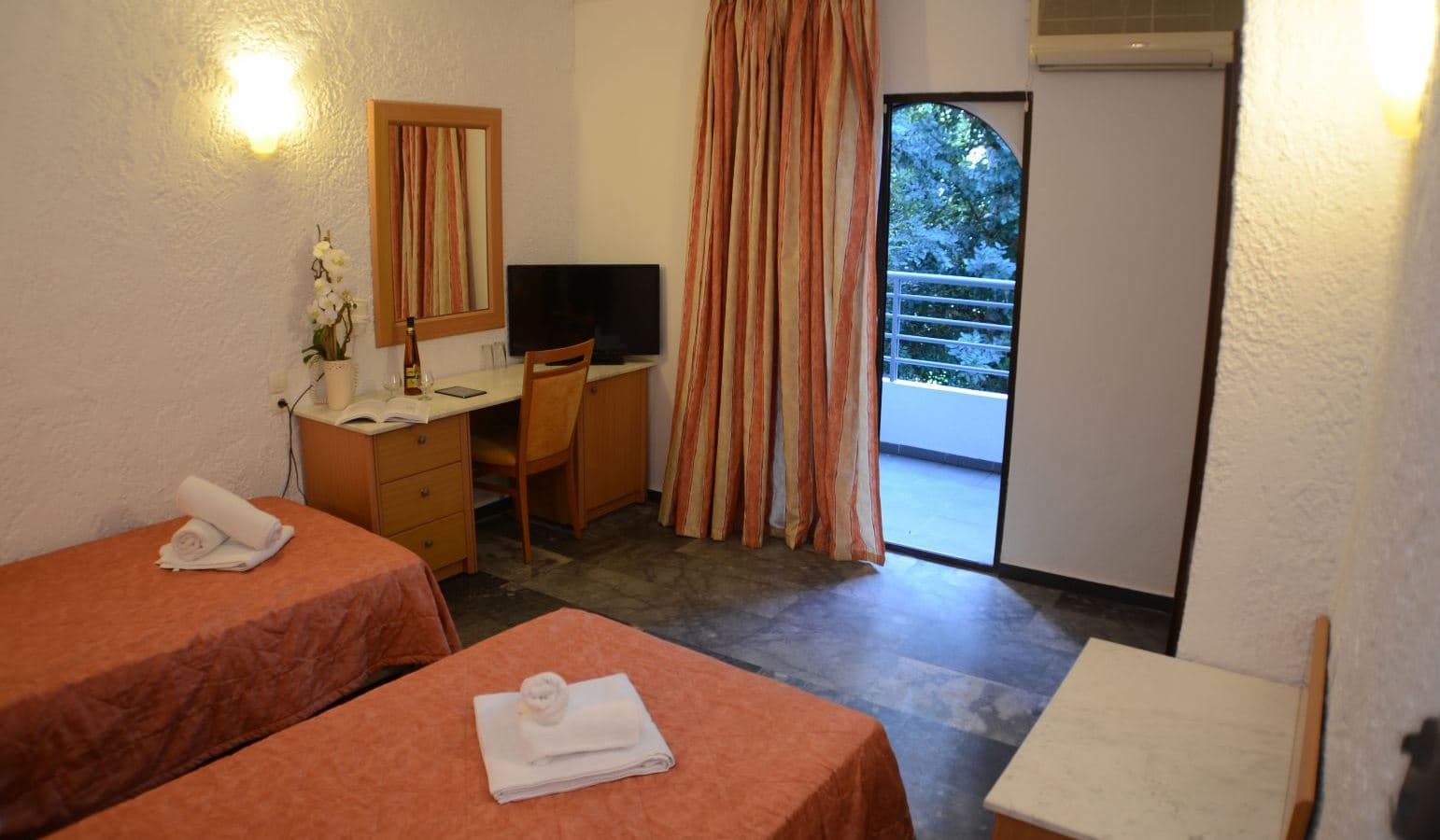 rooms-double-standard-room-with-garden-view