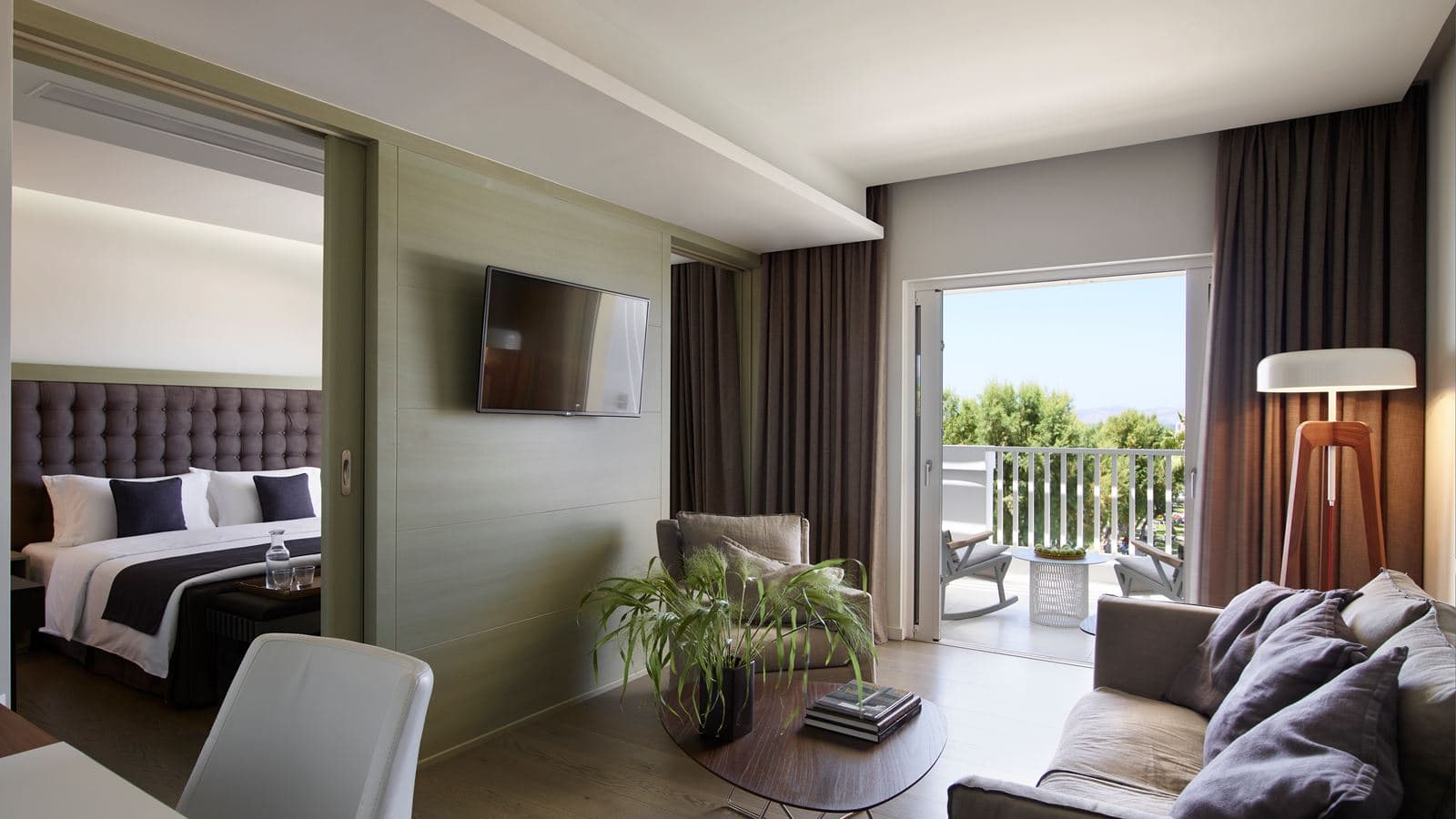rooms-luxury-suite-one-bedroom-sea-view-balcony-or-terrace