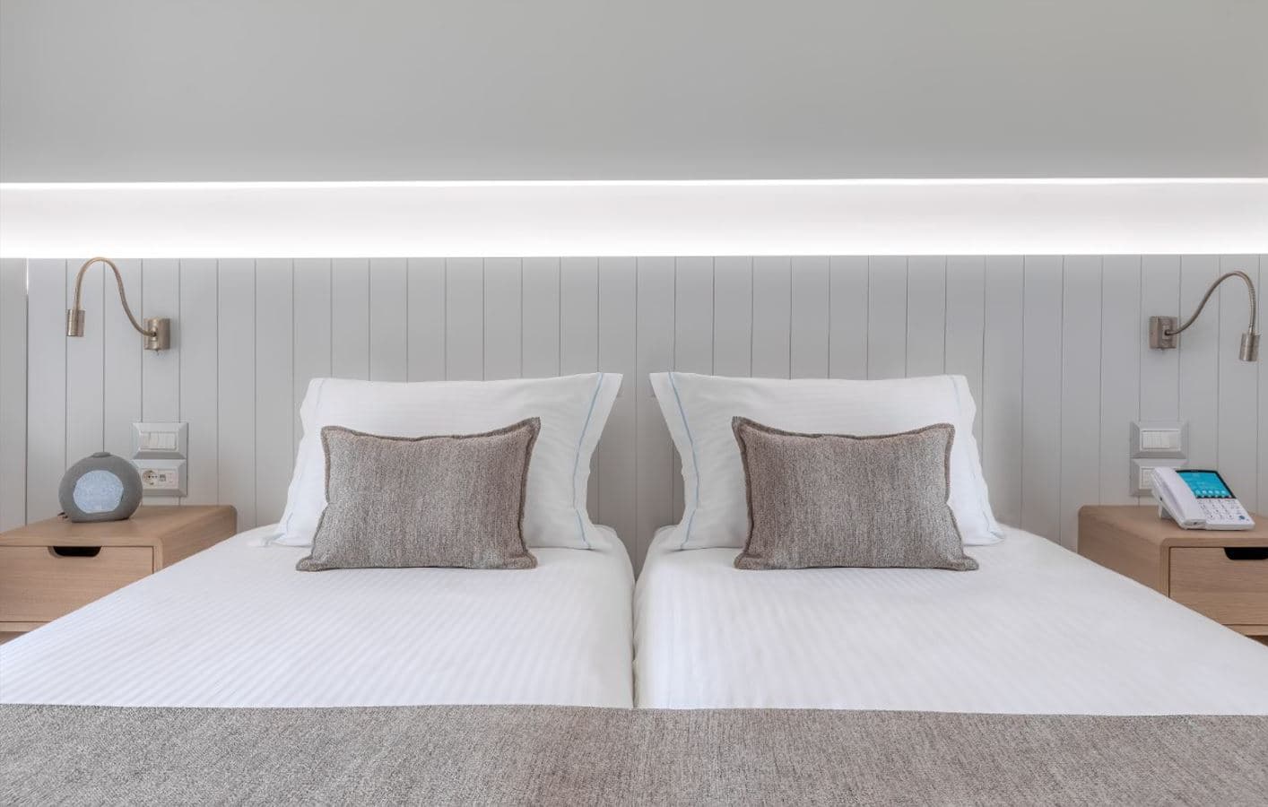 rooms-deluxe-twin-room-with-balcony-or-terrace