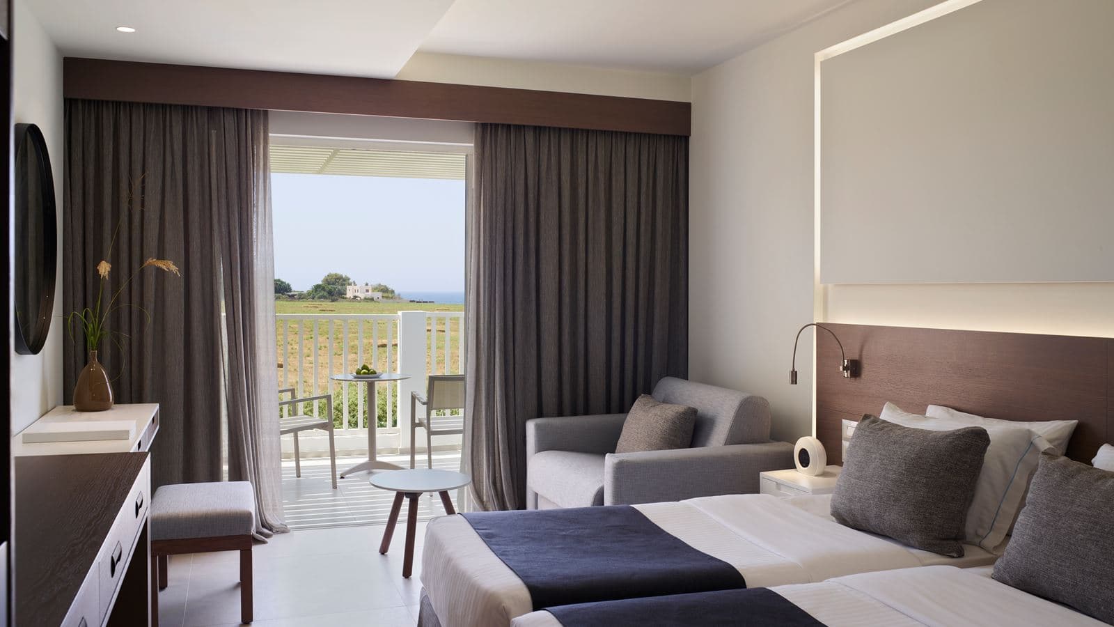 rooms-deluxe-family-room-balcony-or-terrace