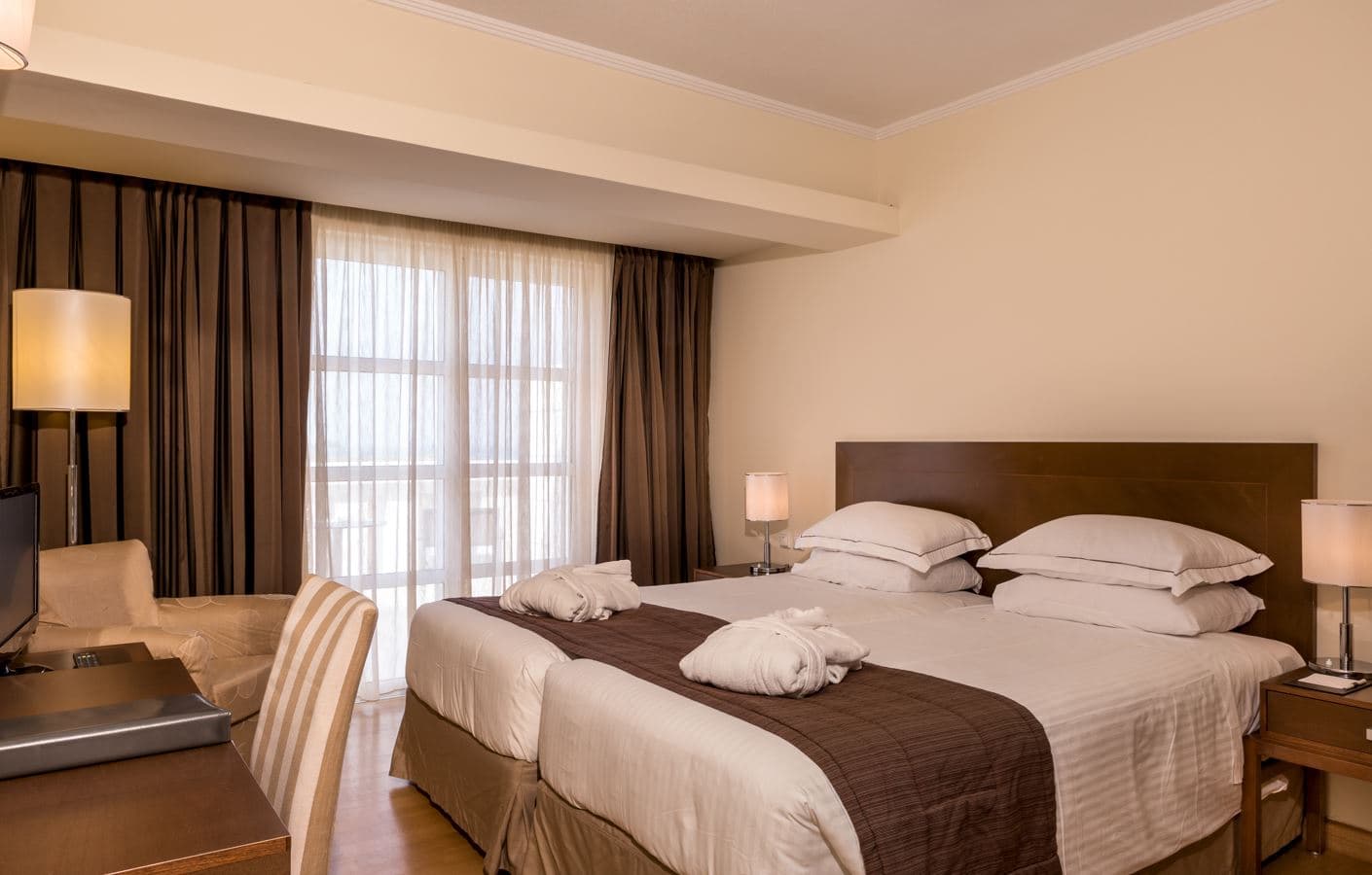 rooms-superior-apartment-1-bedroom-balcony-or-terrace