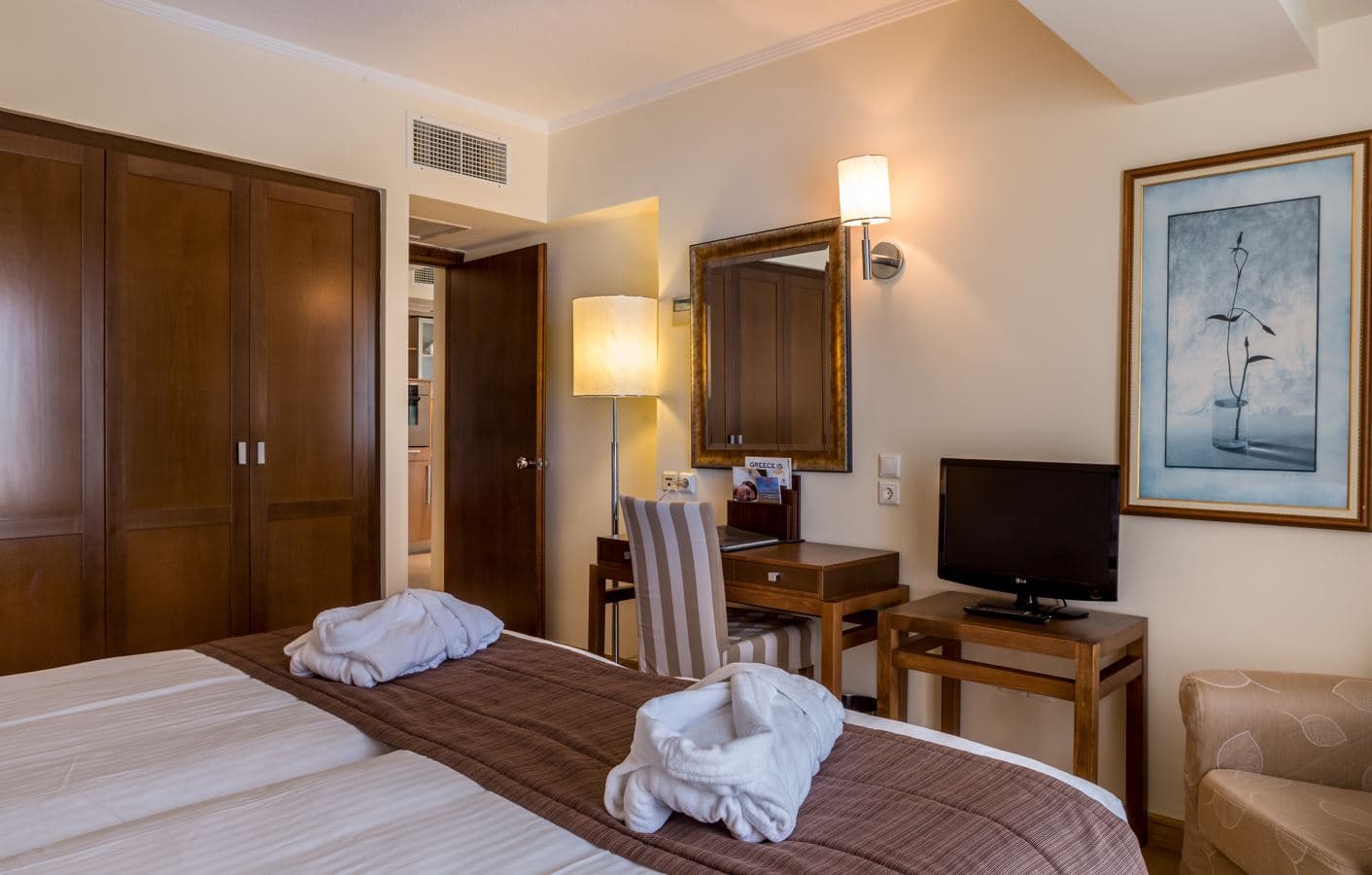 rooms-superior-apartment-1-bedroom-1st-row-seafront-balcony-or-terrace
