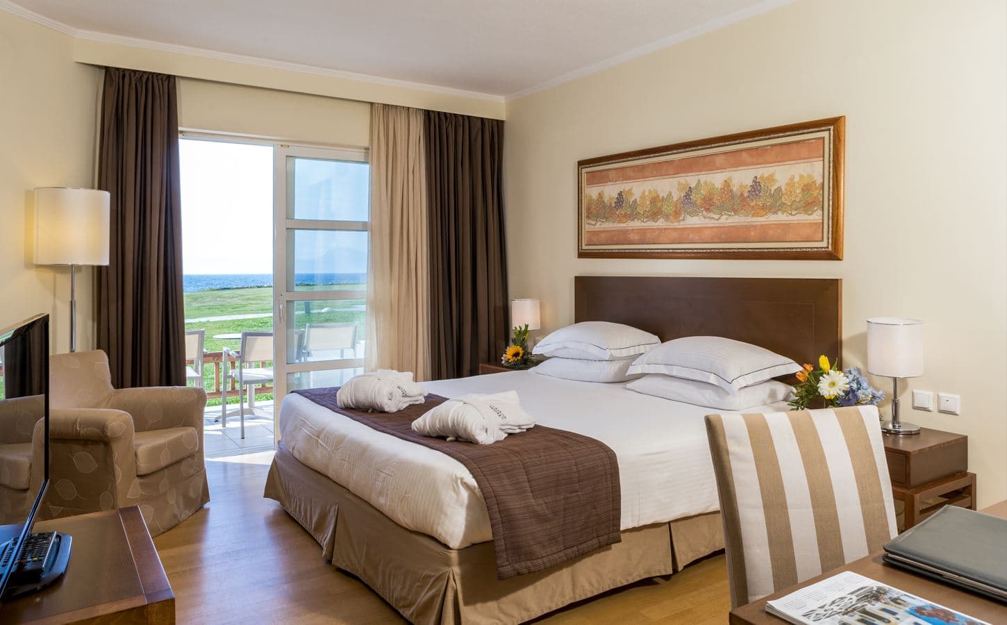 rooms-executive-apartment-2-bedrooms-seafront-balcony-or-terrace