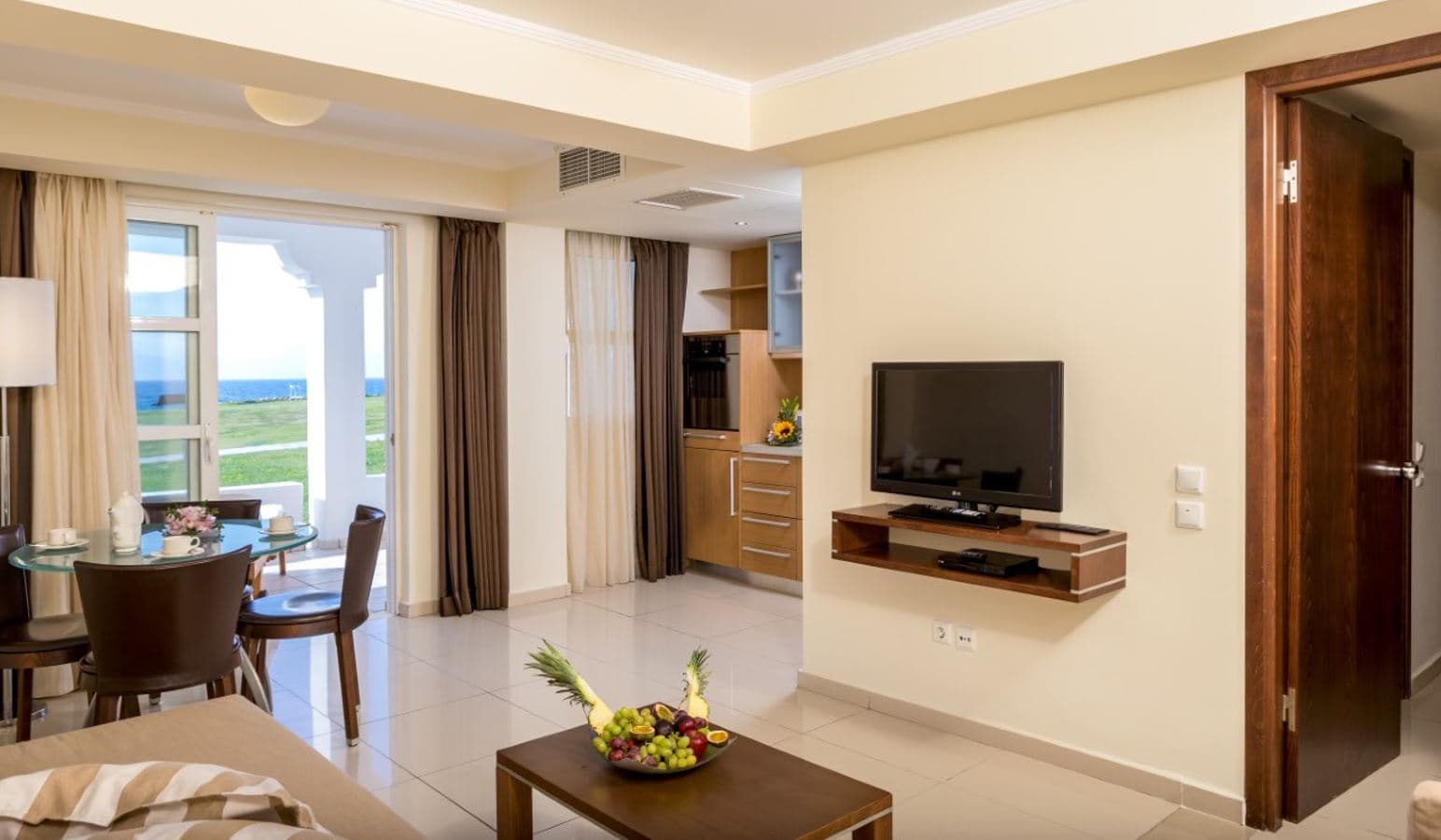 rooms-executive-apartment-2-bedrooms-seafront-balcony-or-terrace