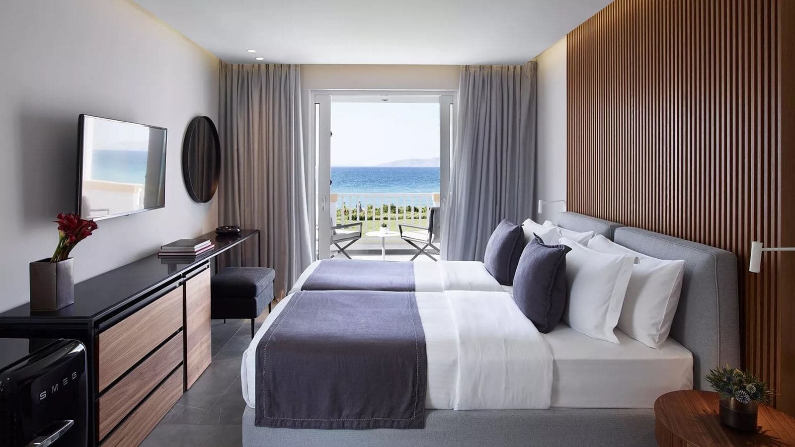 rooms-meltemi-suite-sea-view-balcony
