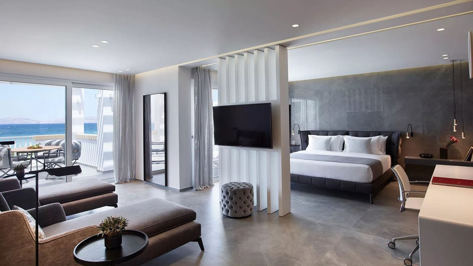 rooms-meltemi-suite-sea-view-balcony