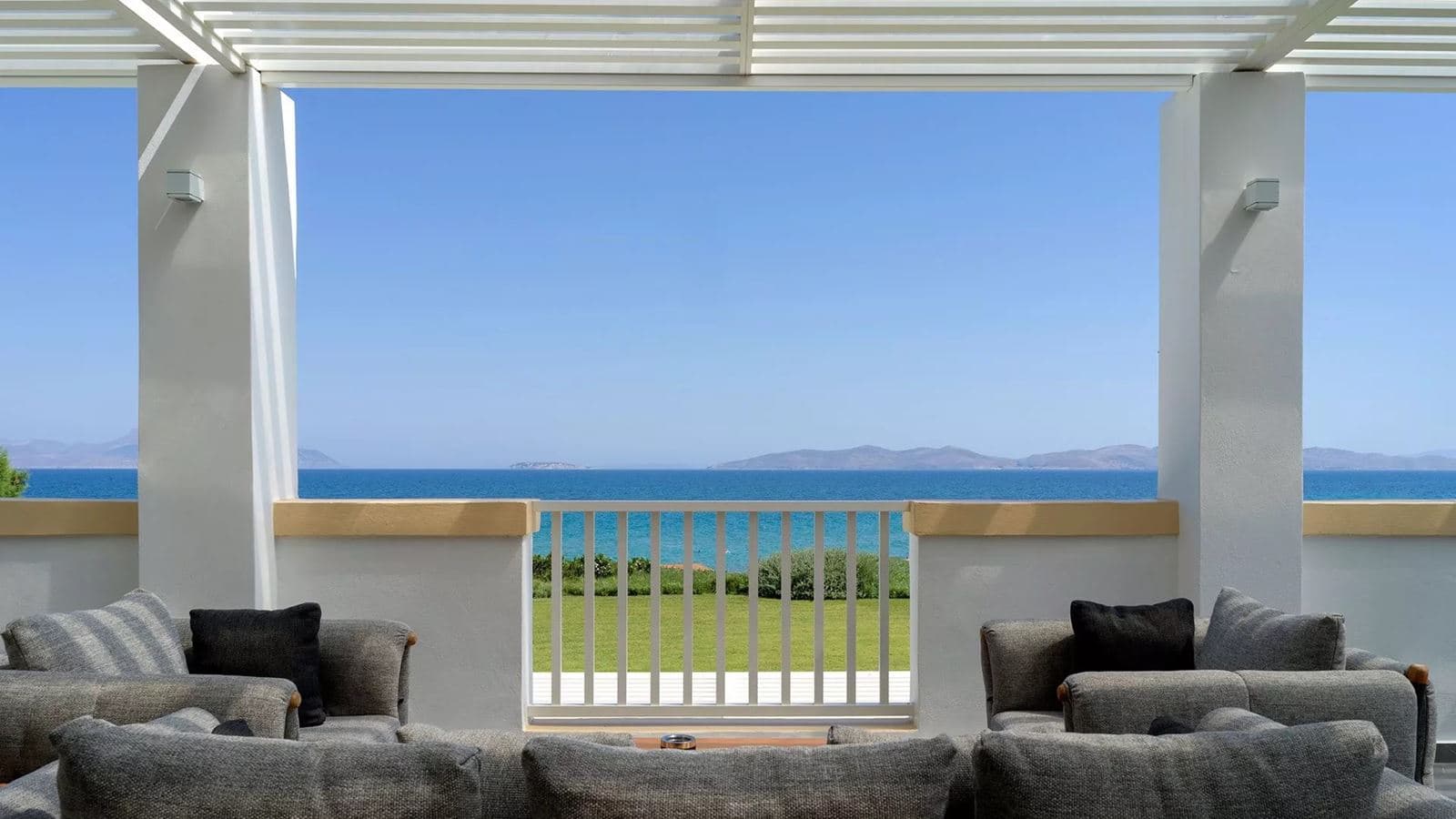rooms-meltemi-suite-sea-view-balcony