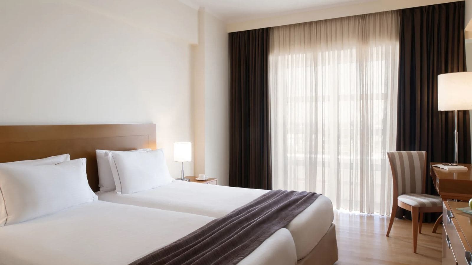 rooms-handicapped-room-balcony