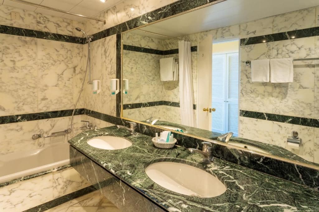 rooms-superior-single-sea-view