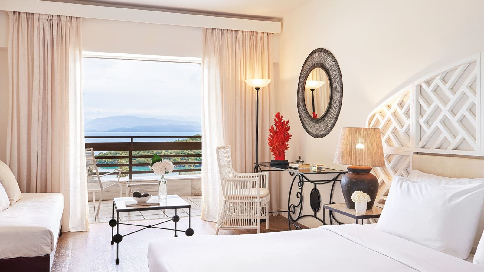 rooms-lux-me-sky-room-sea-view--private-balcony