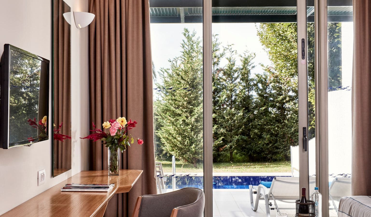 rooms-double-main-building-or-bungalow-garden-view-private-pool