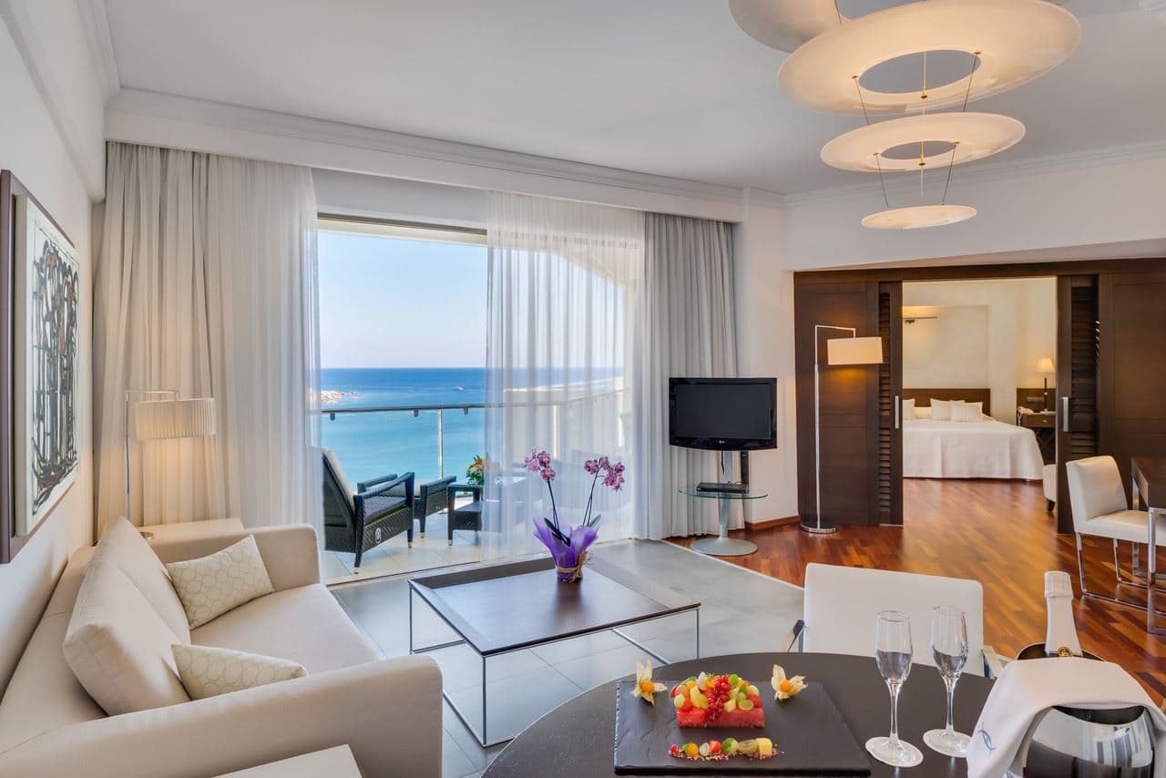 rooms-elite-club-luxury-suite-one-bedroom-sea-view