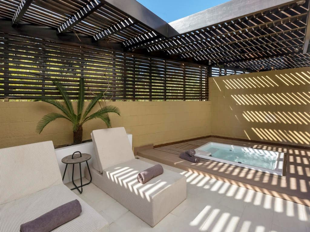 rooms-ottoman-garden-pool-suite