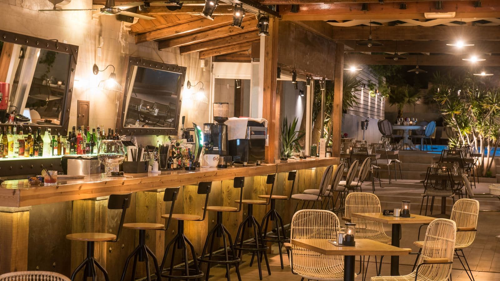 bars-main-bar