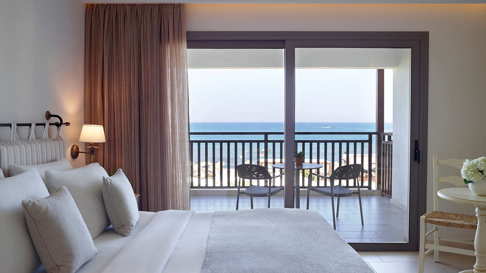 rooms-room-adult-deluxe-sea-front