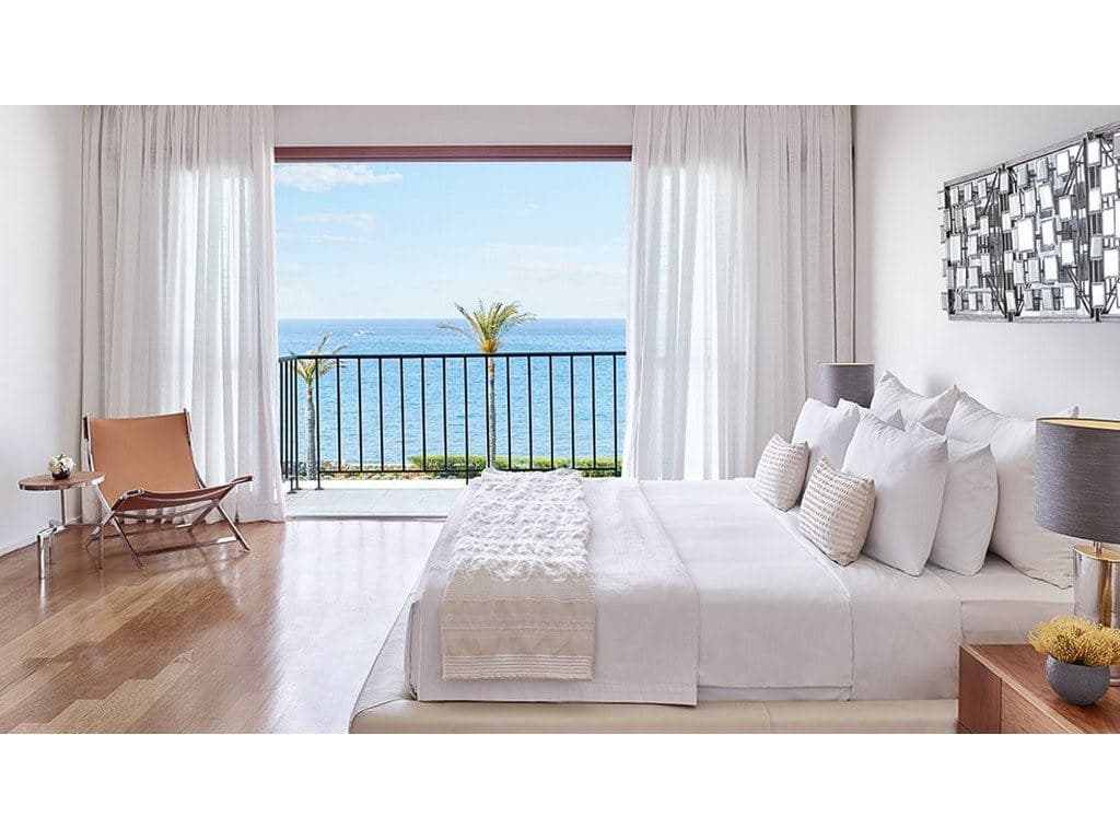 rooms-villa-royal-with-courtyard-sea-view-and-private-heated-pool