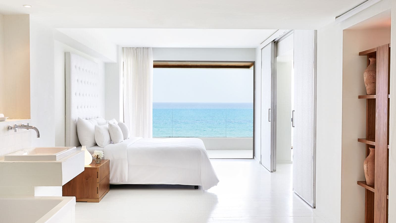 rooms-suite-grand-1-bedroom-sea-front