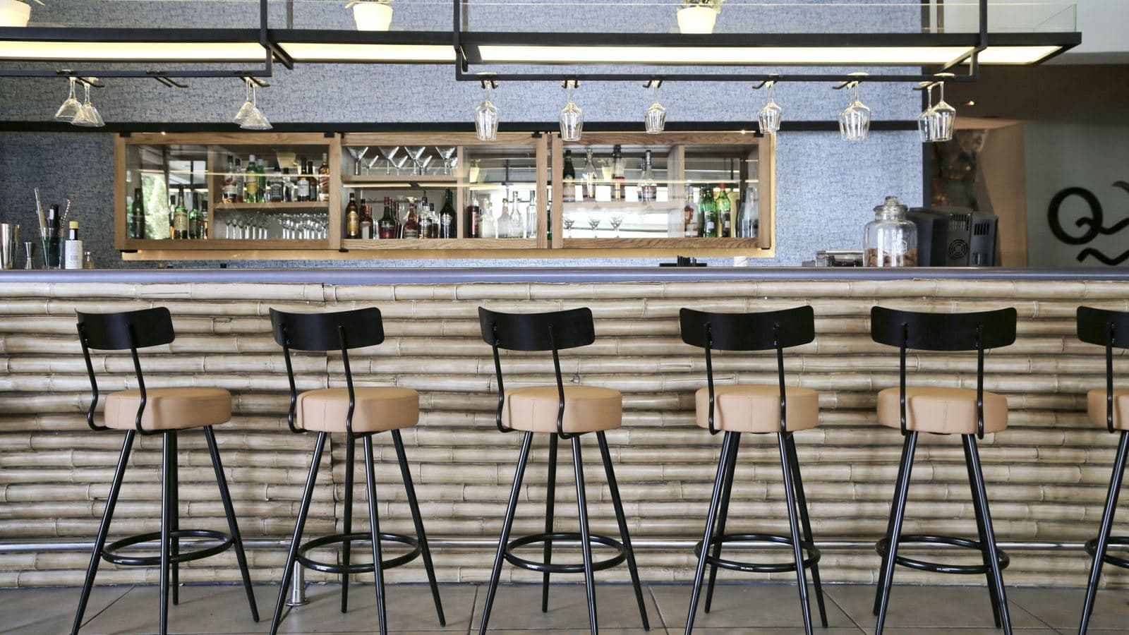 bars-eblu-main-bar