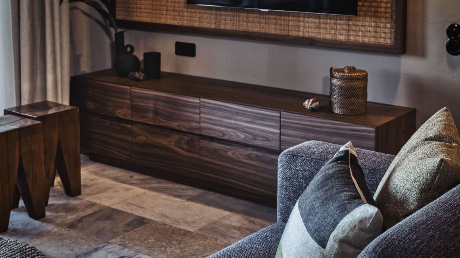 rooms-family-suite-sv-with-outdoor-jacuzzi