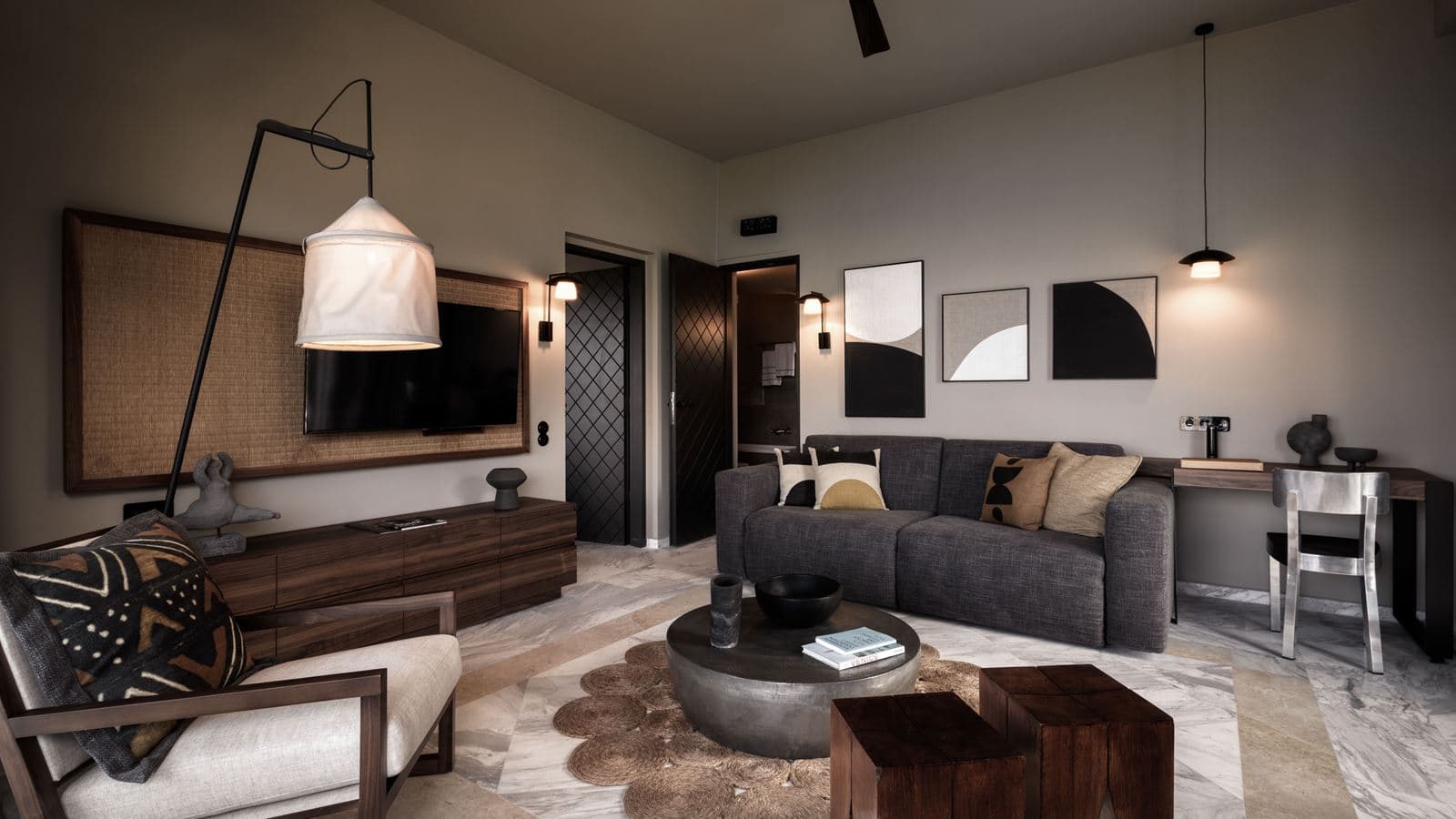rooms-family-suite-gv-with-outdoor-jacuzzi