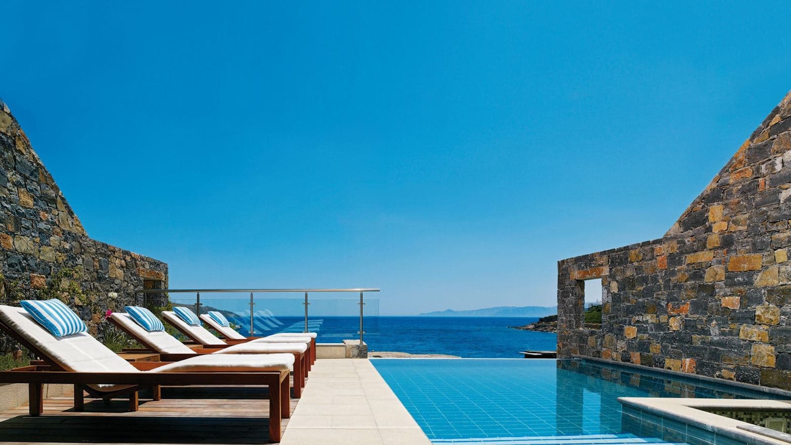 rooms-elounda-peninsula-diamond-residence--gramvousa-two-double-and-two-single-bedroom-private-pool