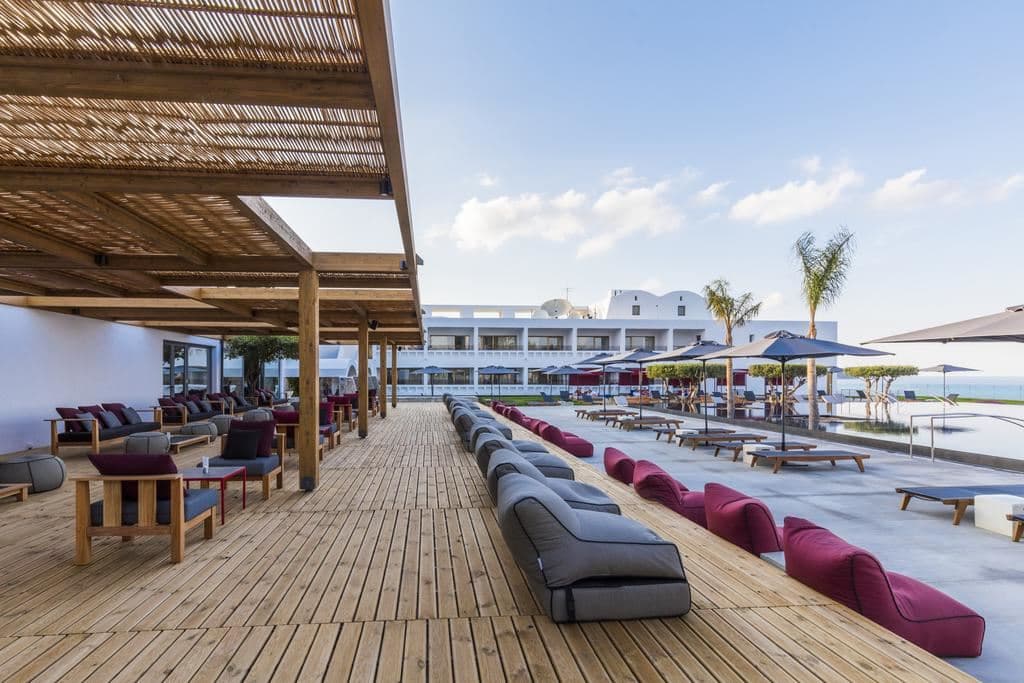 bars-lobby-pool-bar