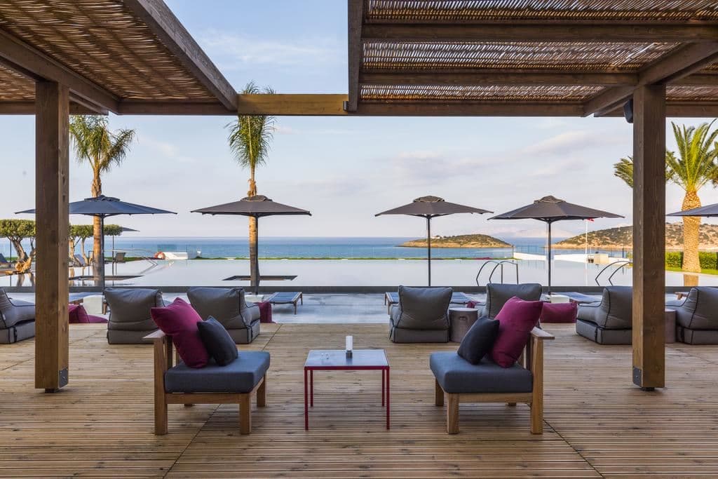 bars-lobby-pool-bar